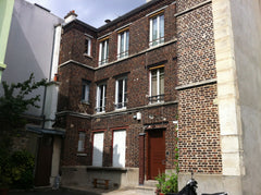 Deux-pièces de 29m², dans un petit immeuble en brique de deux étages. L'appartem Paris, France Idéal couples // Buttes Chaumont Entire rental unit vacation rental 1436011