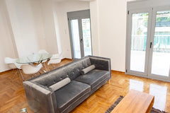Fully refurbished apartment in a vintage building downtown Athens. Two large bed Melissia, Greece 80 sq.m 2 beds 2 baths Athens center full of light Entire condo vacation rental 634423176413902395