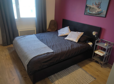 Bel appartement situé au 5ème et dernier étage avec vue sur cour et vue dégagée. Grenoble, France Bel appartement Secteur  Bachut / Monplaisir Entire rental unit vacation rental 641671633917263372