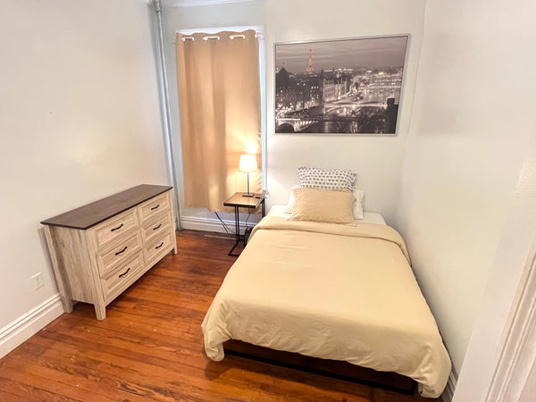 Welcome to your home in the city! I am a Research Scientist living in NYC for +2 New York, NY Rental unit in New York · 1 bedroom · 1 bed · 1 shared bath Private room in rental unit vacation rental 993422226542296848
