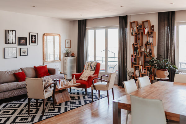Cet hébergement calme et spatieux est situé au dernier étage dans le quartier de Lyon, France 95m2, calme, vue dégagée, clim et parking Entire condo vacation rental 628020996051064477
