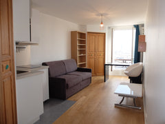 Studio fraichement rénové avec vue sur la Tour Eiffel et jardin en copropriéé<br Paris, France Charming studio in Montmartre full view on EiffelT Entire rental unit vacation rental 19886740