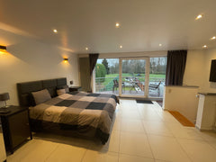 Ce logement chic offre tout ce dont vous aurez besoin pour un séjour de luxe. Brussels, Belgium Open Space Private room in bed and breakfast vacation rental 53938067