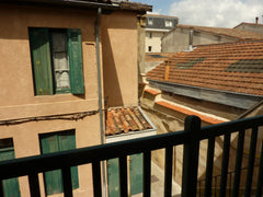 A 10 mn à pied de la gare Saint-Jean et de la place de la Victoire, ce petit 2-p Bordeaux, France Charmant petit 2-pièces lumineux Entire rental unit vacation rental 3018068