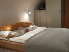 Beautiful Bedroom, en-suite bathroom & Sun deck & BREAKFAST serve in the main di Brussels, Belgium Beautiful Bedroom , Bathroom En-Suite & Sun Deck Private room in home vacation rental 24200414