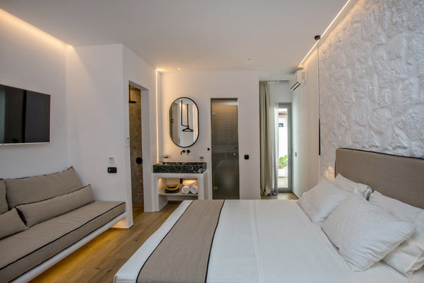 Levantes Luxury Suites II is a brand new suite, located in the heart of Tinos. S London, United Kingdom Levantes Luxury Suites II Entire rental unit vacation rental 45362158