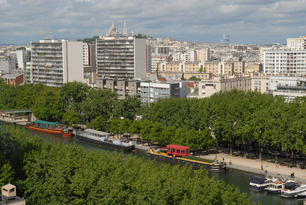 Le logement proposé est un studio de 25 m2, situé au 14ème étage d'un immeuble a Paris, France Studio avec vue panoramique. Entire rental unit vacation rental 18593447