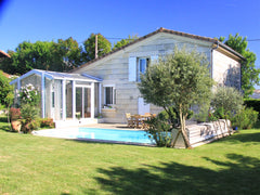  Cenon, France MAISON ENTIÈRE PROCHE TRAM AVEC PISCINE ET JARDIN. Entire home vacation rental 31665867
