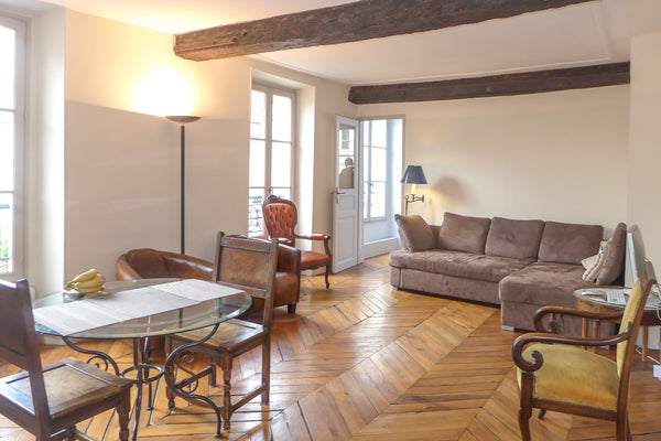 Perfect location on lively Contrescarpe Square in famous Latin Quarter. Great la Paris, France Pantheon - Contrescarpe Square flat Entire rental unit vacation rental 6661546