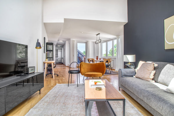 Show up and start living from day one in Vienna with this spacious three-bedroom Vienna, Austria Hietzing 3BR w/ Community Garden & Private Terrace Entire rental unit vacation rental 658570013510348074