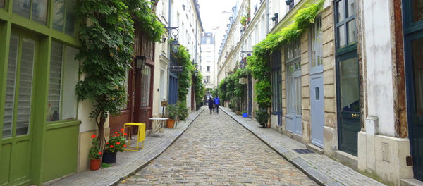 Charming appartement in a small typical parisian private street. The access of t Paris, France Amazing flat in charming private street Entire rental unit vacation rental 21257055