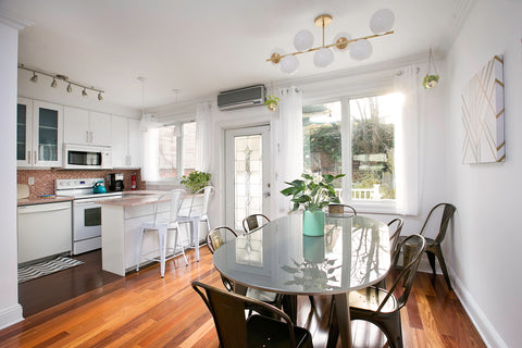 Amazing, full townhouse in the best area of Williamsburg.<br /><br />4 Bedrooms, New York, NY Townhouse in Brooklyn · 4 bedrooms · 6 beds · 4 baths Entire townhouse vacation rental 44463474