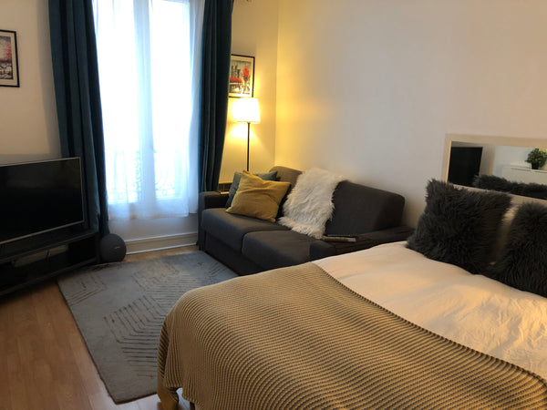 Bonjour,<br />Voici mon studio que je mets en location pendant mes vacances, acc Paris, France Charonne/Faidherbe Entire rental unit vacation rental 24244148