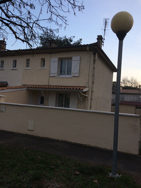 Nous louons notre maison dans un quartier calme de Pessac proche toutes commodit Paris, France Maison au calme avec jardin à 15 min Bordeaux Entire home vacation rental 25023934