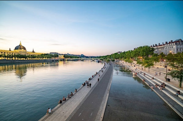 Profitez d'un logement élégant et central.<br /><br /><b>License number</b><br /  Appartement moderne et confort au centre ville ⭐️ Entire rental unit vacation rental 52145659