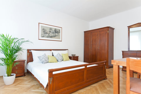 This apartment is situated in walking distance to the parliament.<br /><br /><b> Vienna, Austria Parliament Apartment Entire rental unit vacation rental 2543698