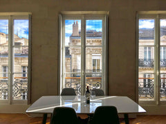 Appartement baigné de lumière, au cœur du vieux Bordeaux, dans un très bel immeu Bordeaux, France Luxueux appartement baigné de lumière -HYPERCENTRE Entire rental unit vacation rental 32571467