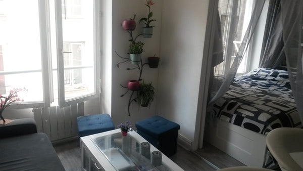 Cute and fully equiped flat, bright andquiet in an old building, located in the  Paris, France Cosy flat in perfect location Entire rental unit vacation rental 6908064