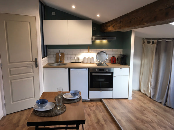 Studio de charme refait à neuf en plein centre de Bordeaux à 100 m du tramway (l Bordeaux, France Studio de charme en plein centre ville de Bordeaux Entire rental unit vacation rental 39380816