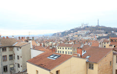 Situé au début des pentes de la Croix Rousse et à 5 minutes à pied des Terreaux, Lyon, France Appartement lumineux pentes de la Croix Rousse Entire rental unit vacation rental 21979472