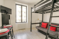 Warm, calm and well-appointed studio in a central district of Lyon (7th district Lyon, France Charming studio completely renovated - Lyon Entire rental unit vacation rental 43891626