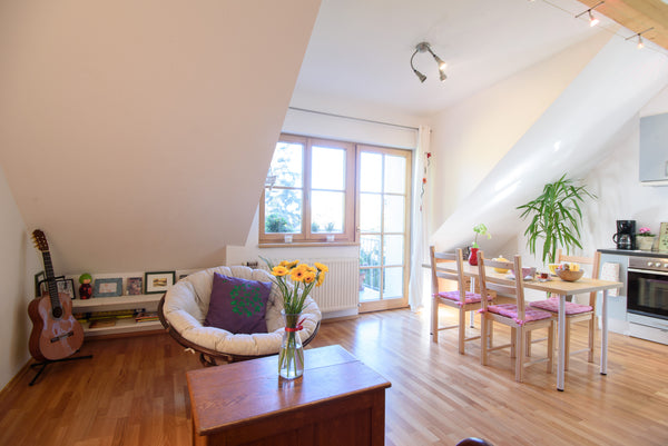 Wohnung im Grünen und doch nur 15min mit den Öffentlichen Verkehrsmittel in die  Vienna, Austria (NEW) Bright and quiet 62m²+balcony Entire rental unit vacation rental 9084944