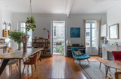 A deux pas de la jolie place Saint-Eulalie, nous vous proposons notre appartemen Bordeaux, France Magnifique appartement traversant Centre Bordeaux Entire rental unit vacation rental 44110042