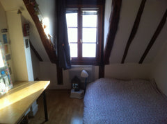 Chambre agréable et le lit confortable. Espace disponible pour poser ses bagages Paris, France Chambre pour 2 au coeur de Paris Private room in rental unit vacation rental 9874776