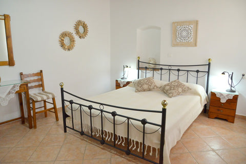 "Case Sophia Studio 1" is a studio with a sleeping room with a double bed, bath  Adamantas, Greece Case Sophia Studio 1 Private room in rental unit vacation rental 19923681