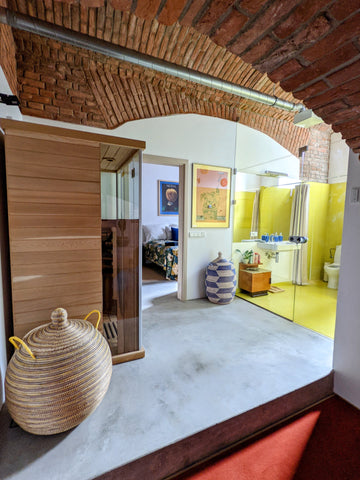 AN ATYPICAL APARTMENT <br /><br />A basement apartment of 80m2, a room of more t  Atypical ,  vaults & sauna Entire rental unit vacation rental 46983045