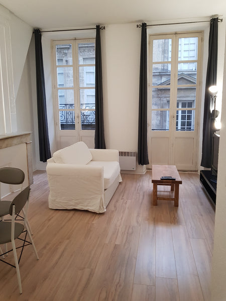 Bonjour,  je mets a votre disposition mon T1  situé dans le centre historique de Saint-Sulpice-de-Faleyrens, France BX St Pierre, T1 emplacement idéal, bail mobilité Entire rental unit vacation rental 43066398