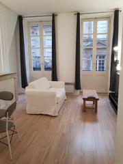 Bonjour,  je mets a votre disposition mon T1  situé dans le centre historique de Saint-Sulpice-de-Faleyrens, France BX St Pierre, T1 emplacement idéal, bail mobilité Entire rental unit vacation rental 43066398