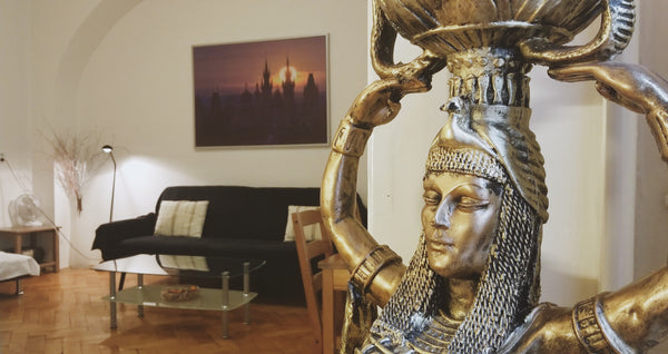 Cozy accommodation right in the historical center. Hidden in a small Jewish stre Prague, Czechia Old Town Square, 1 minute walk! Entire rental unit vacation rental 2098954