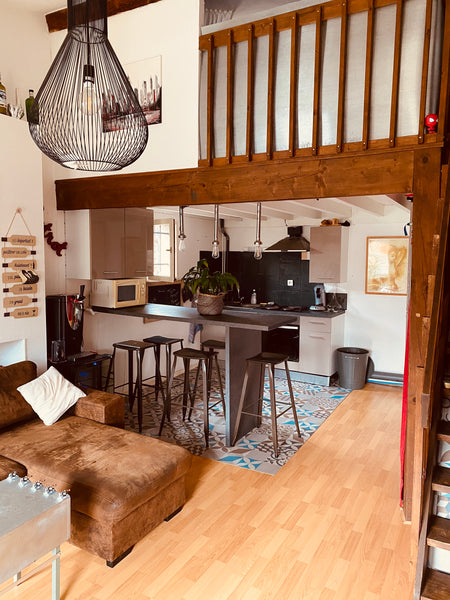 Idéalement situé à deux minutes de la place de la Victoire, accès aux transports Bordeaux, France Bel appartement en plein coeur de Bordeaux Entire rental unit vacation rental 44759632