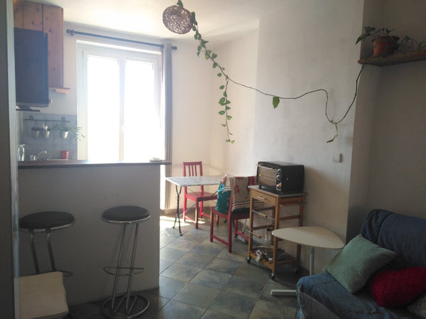 Cet appartement de 33m² est idéalement situé : à 8 min à pied du tram 1 et 4 (à  Thurins, France Appartement 33m² proche des transports en commun Entire rental unit vacation rental 43815154