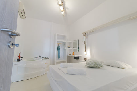 This air-conditioned apartment features a veranda and free WiFi. It offers: -ind Naxos, Greece colosseo studios,two rooms apartment for 5 pax Room in serviced apartment vacation rental 34266442