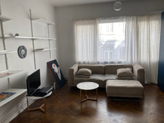 Flat cosy quartier du Chatelain<br /><br /><b>The space</b><br />Petite terrasse Brussels, Belgium Flat cosy au Chatelain (50 m de l'avenue Louise) Entire rental unit vacation rental 35785331