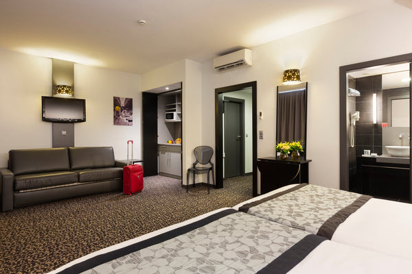 This large studio, with a surface area of 45 m2, has two single beds or a double  Studio Executif 3pers 45m2 proche centre Bruxelles Room in hotel vacation rental 646186290561611963