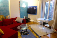 Coup de foudre pour cet appartement , Les fenêtres du salon donnent  sur une jol Saint-Denis, France CHARME AU COEUR DE MONTMARTRE Entire rental unit vacation rental 18020088