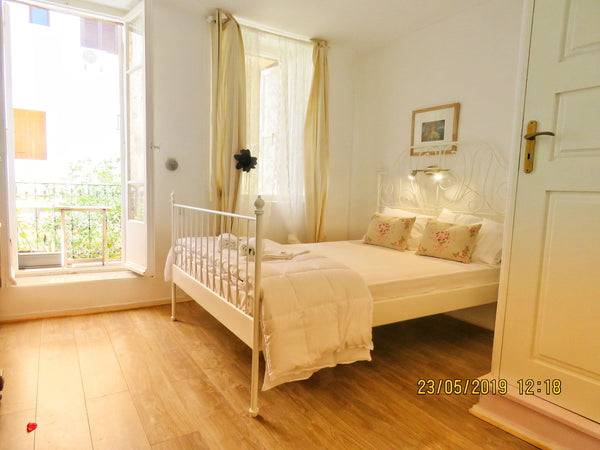 <b>The space</b><br />Ensuite room in the heart of the most beautiful part of th Greece N2. DELIGHTFUL SMALL DOUBLE ROOM OLD TOWN CENTER Private room in home vacation rental 35106134