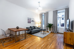 Stylish and newly renovated apartment with spacious living room and all the nece Vienna, Austria Spacious 3-room apt. 15 min to the city center Entire rental unit vacation rental 48859966