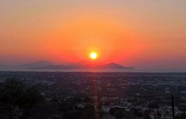 Peace full studio with nice view Ideal for couples and romantic holidays<br />We Greece Yorgos, amazing sunset view house Entire home vacation rental 24194641