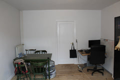 Stort værelse inkl. adgang til køkken og badeværelse som deles med den eksistere Copenhagen, Denmark Stort værelse i grønne omgivelser tæt ved S-tog Private room in rental unit vacation rental 45679322