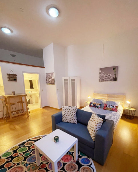 Profitez d'un logement élégant et central.le studio au 2eme étage situé au cœur  Brussels, Belgium studio 3 / ravissant au cœur de la grand place bxl Entire loft vacation rental 53847837