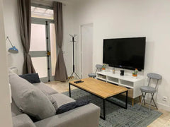 Large apartment located on the ground floor in a courtyard.<br /><br />50 sqm ba Paris, France Calm and well located 2 Bedrooms Entire rental unit vacation rental 18766508
