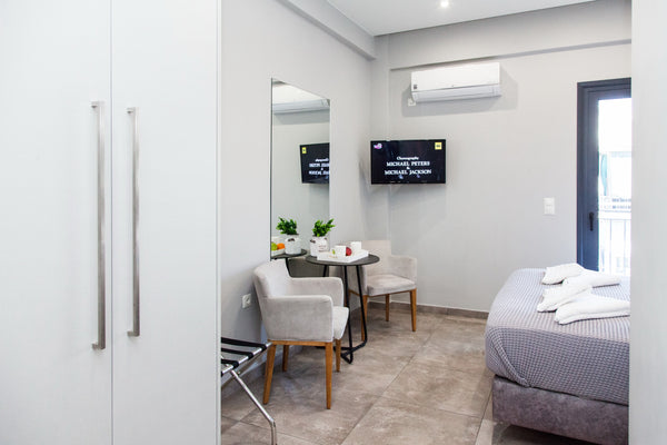 Brand new studio ideal for 2 with all the essentials (NETFLIX available)<br /><b GR D Spacious Brand New Studio Ideal for 2 D Entire rental unit vacation rental 45306598