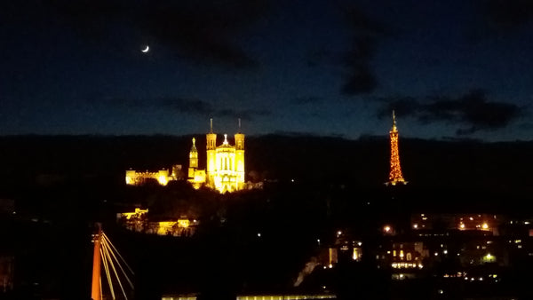 Mon logement est proche de les restaurants, la vie nocturne, les transports en c Lyon, France Chambre pour 3 au cœur de la Presqu'île de Lyon Private room in rental unit vacation rental 12364722