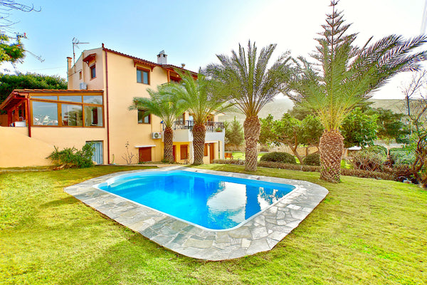 Charming 5-Bedroom Villa with Large Garden, Private Pool, Sea View - 800 m to th  