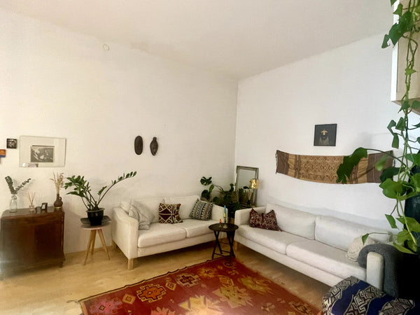 The flat has a fully equipped kitchen, a bathroom, spacious living room and one  Vienna, Austria Cozy central apartment in beautiful neighbourhood Entire rental unit vacation rental 40135738