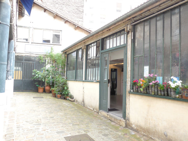 Charmant atelier traditionnel parisien aux pied des Buttes Chaumont.  Très Calme Paris, France Charmant Atelier Parisien Entire home vacation rental 5622963